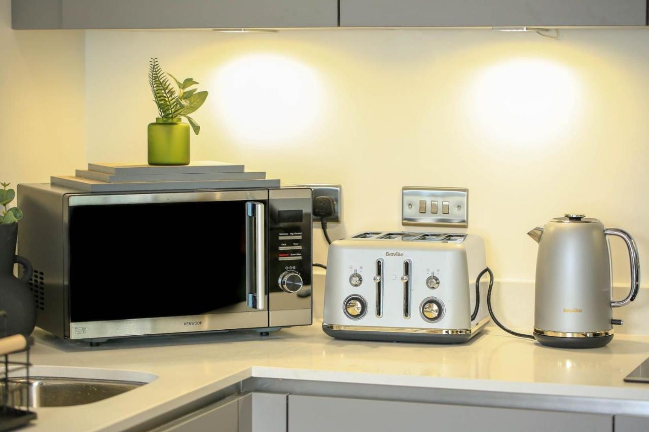 Snuggle Inn - Riverside Apartments - Views Over Looking London River Thames, Close To O2 Arena, London Excel, London City Airport, Thames Clipper- River Boat Service, Woolwich Ferry, Onsite Parking, Twin Room Option Available Exterior foto
