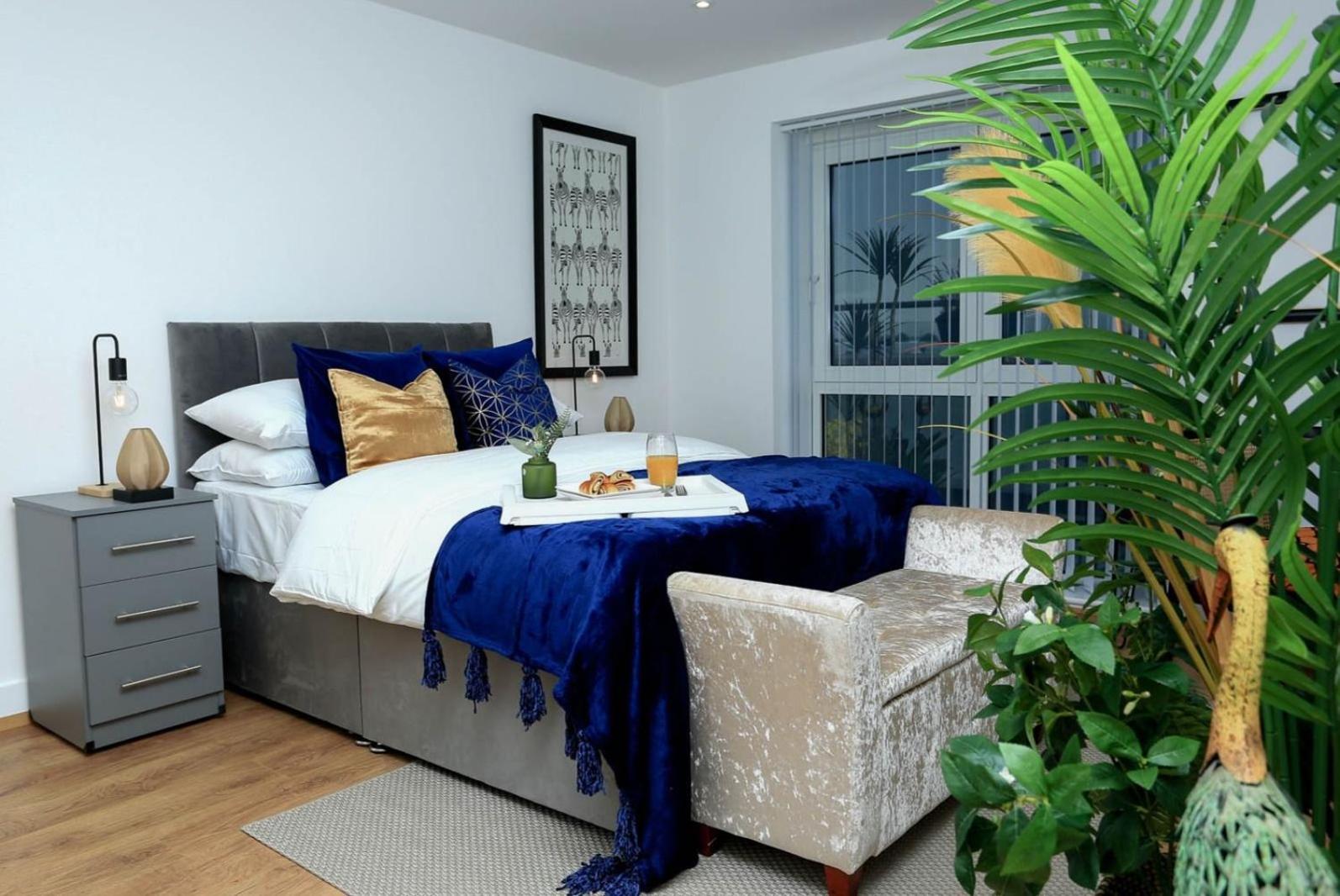 Snuggle Inn - Riverside Apartments - Views Over Looking London River Thames, Close To O2 Arena, London Excel, London City Airport, Thames Clipper- River Boat Service, Woolwich Ferry, Onsite Parking, Twin Room Option Available Exterior foto